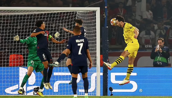 �t�������X�̃w�b�h�Ō����i�o